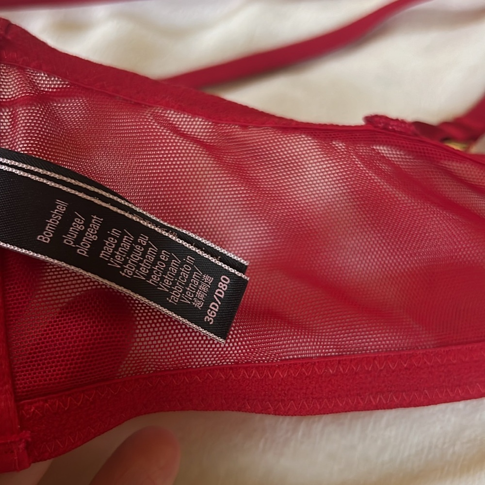 Victorias Secret Bombshell Bra - Picture 5 of 7